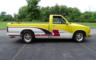 Chevrolet-S-10-Pickup-1982-Yellow-Black-28360-7