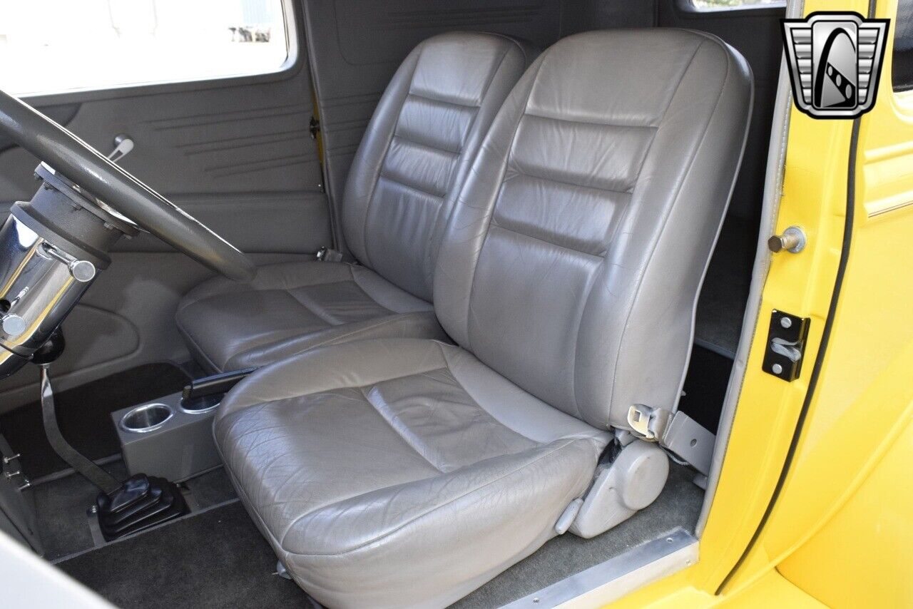 Chevrolet-Sedan-Delivery-Coupe-1934-Yellow-Gray-51061-17