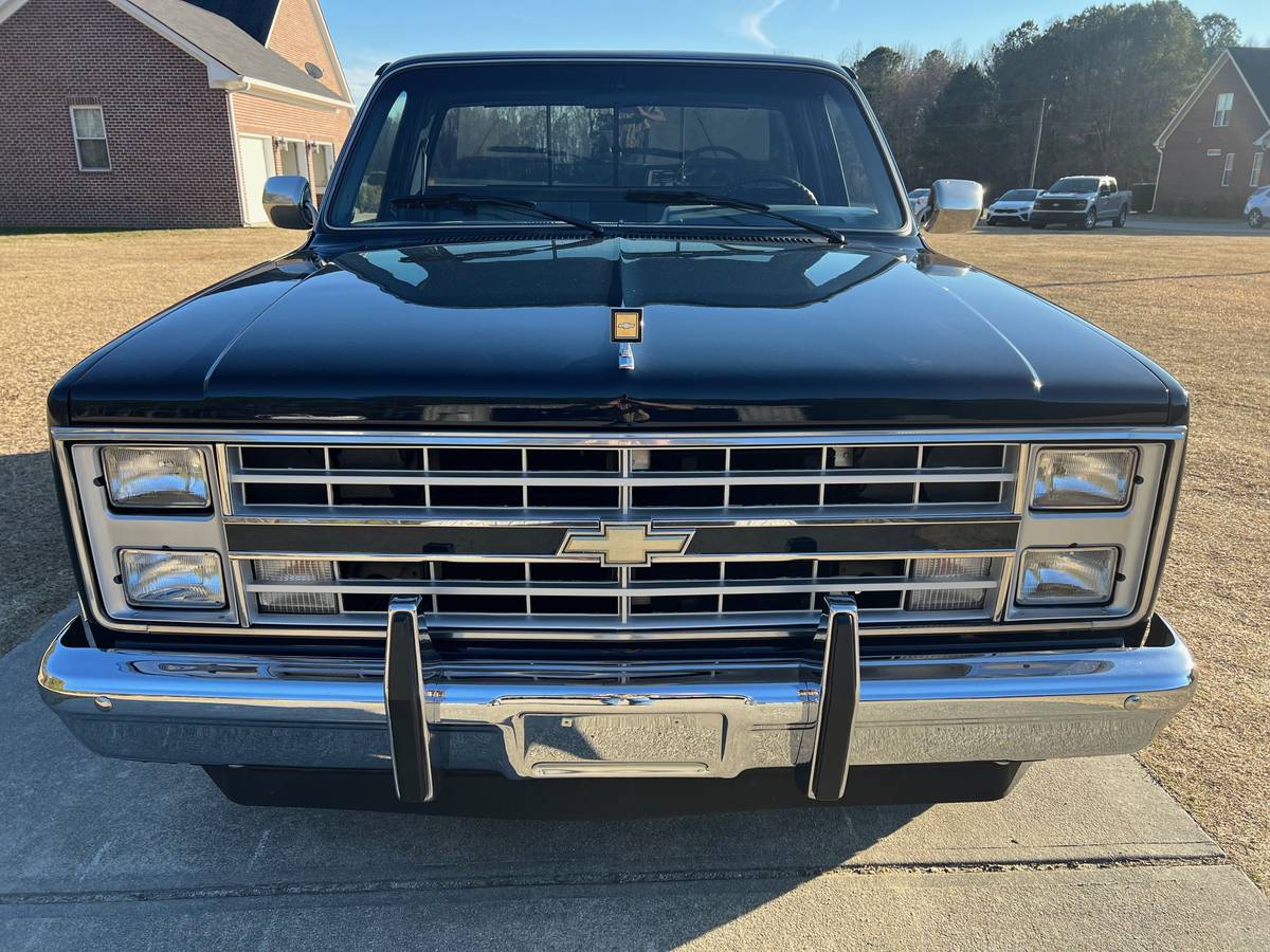 Chevrolet-Silverado-1500-1985-blue-160932-1