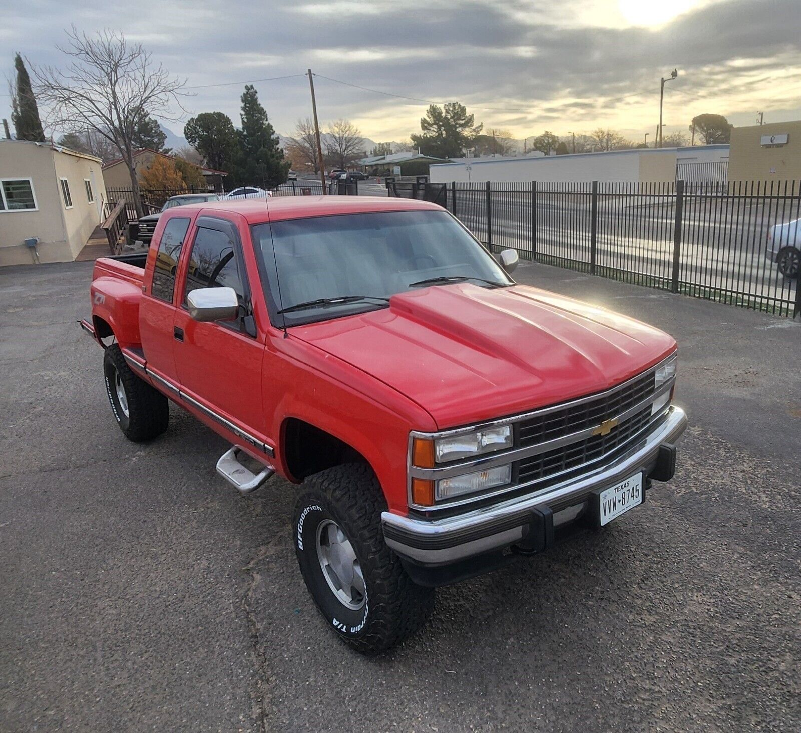 Chevrolet-Silverado-1500-1992-Red-Gray-215594-19