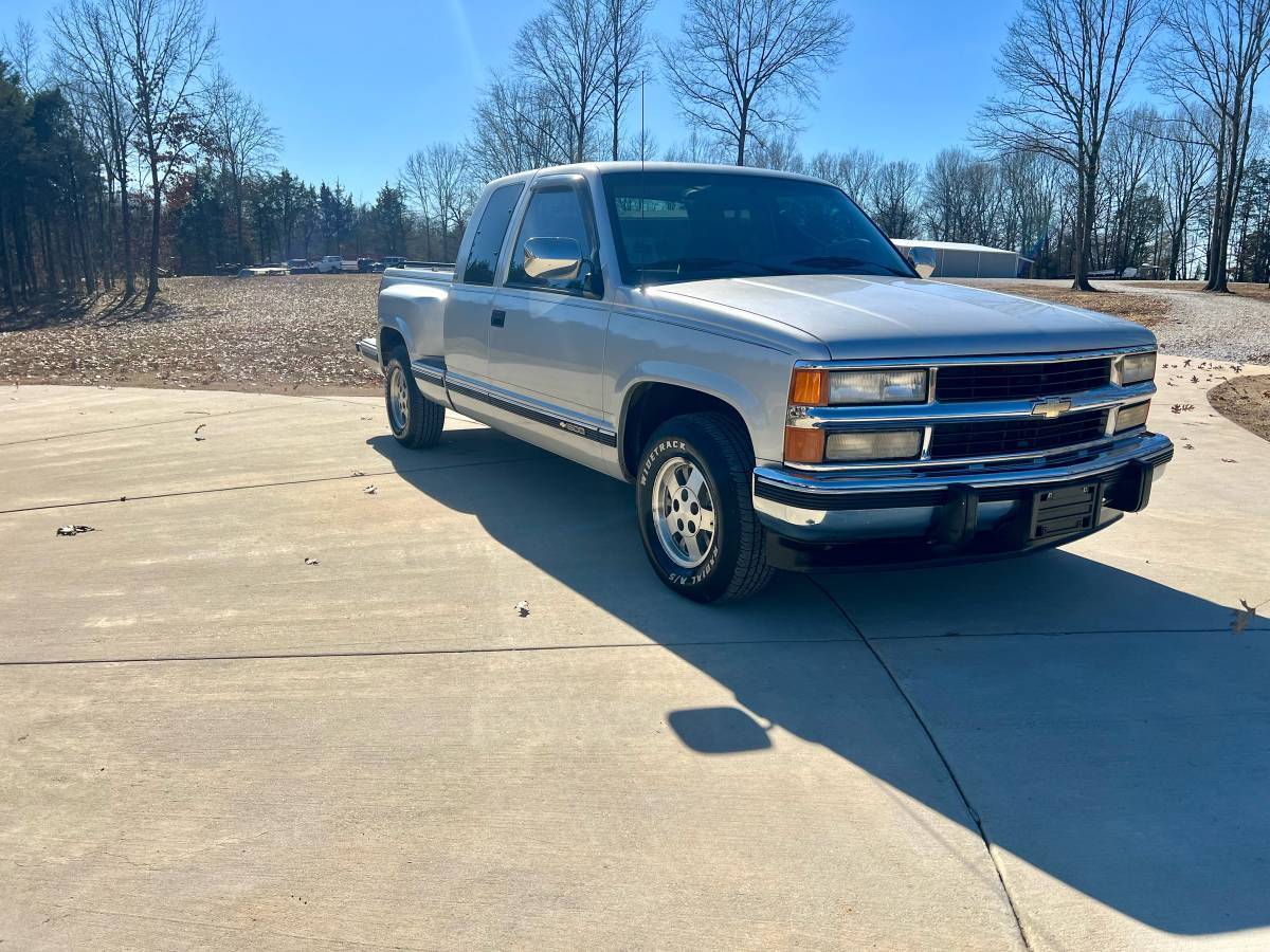 Chevrolet-Silverado-1500-1994-silver-157715-3