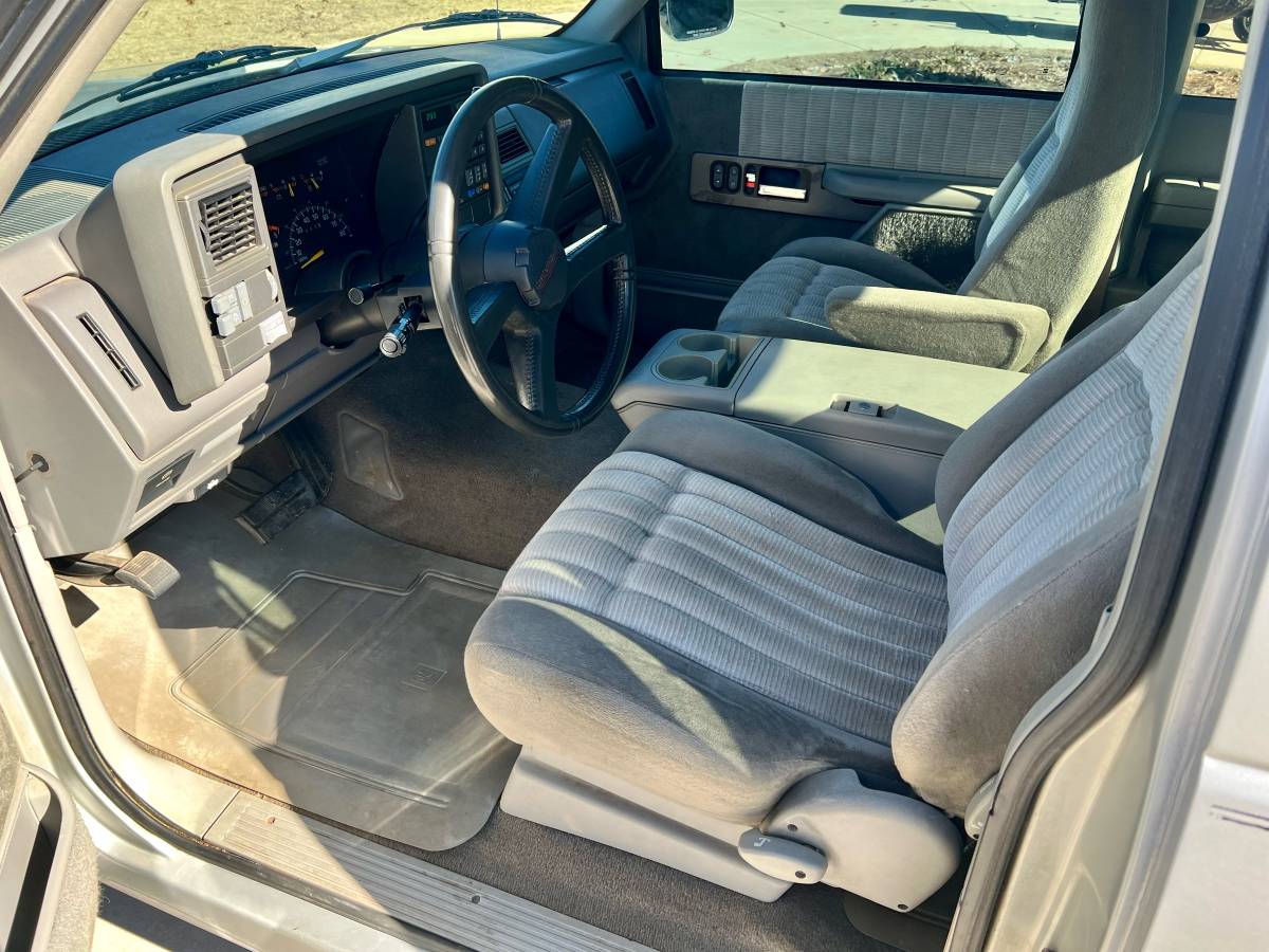 Chevrolet-Silverado-1500-1994-silver-157715-6