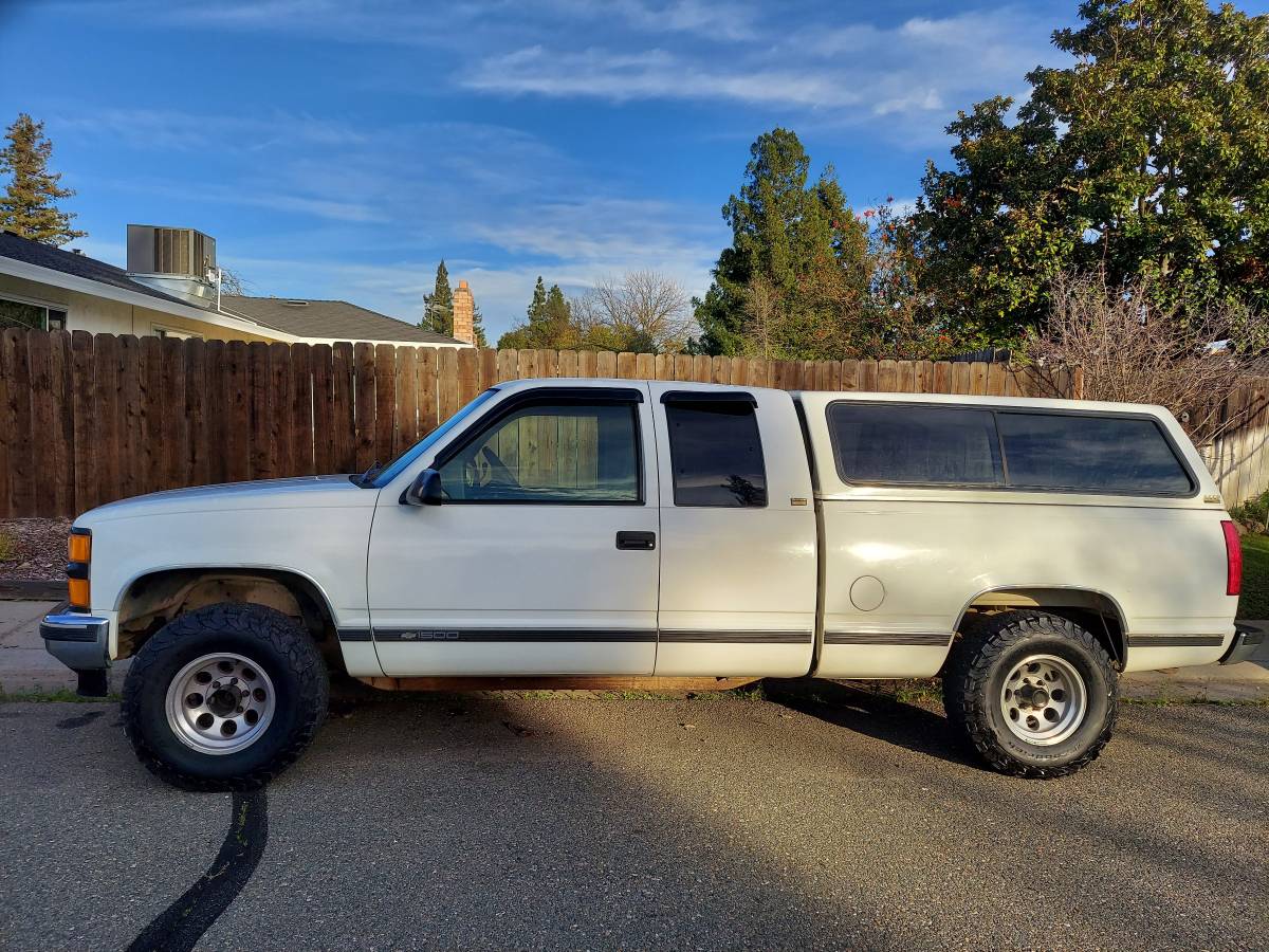 Chevrolet-Silverado-1500-4x4-1994-white-450615-1