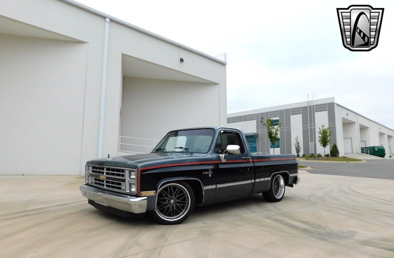 Chevrolet-Silverado-1500-Pickup-1986-Black-Gray-144299-2