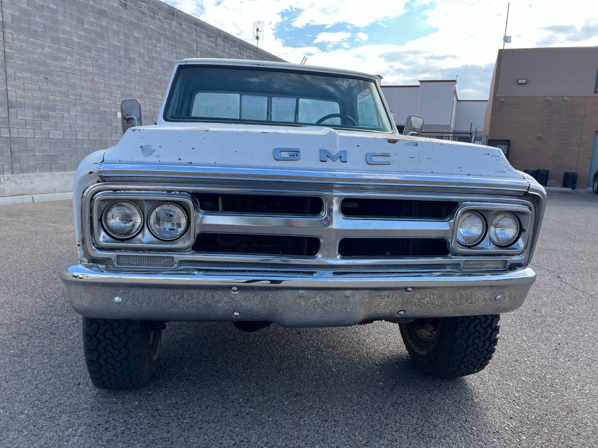 Chevrolet-Silverado-1972-white-111044-1