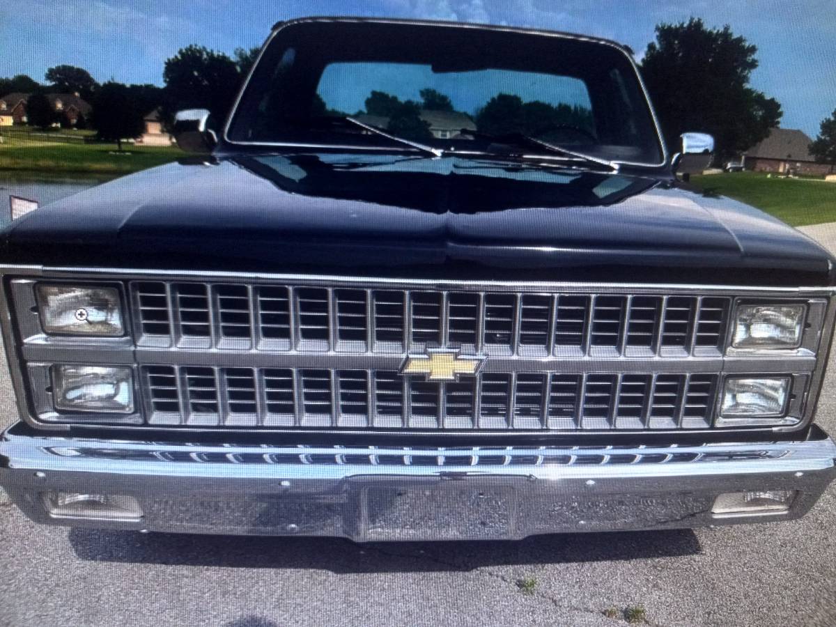 Chevrolet-Silverado-1982-black-3058-10