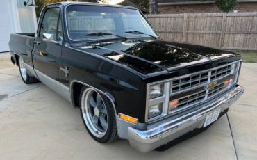 Chevrolet-Silverado-1984-black-73616-1