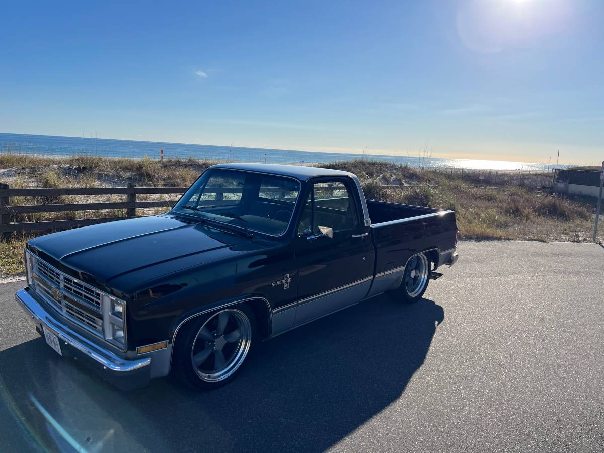 Chevrolet-Silverado-1984-black-73616-10