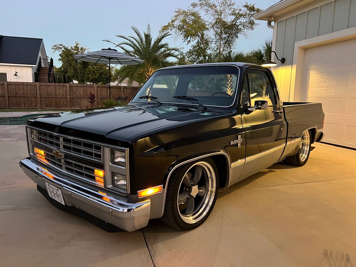 Chevrolet-Silverado-1984-black-73616-12