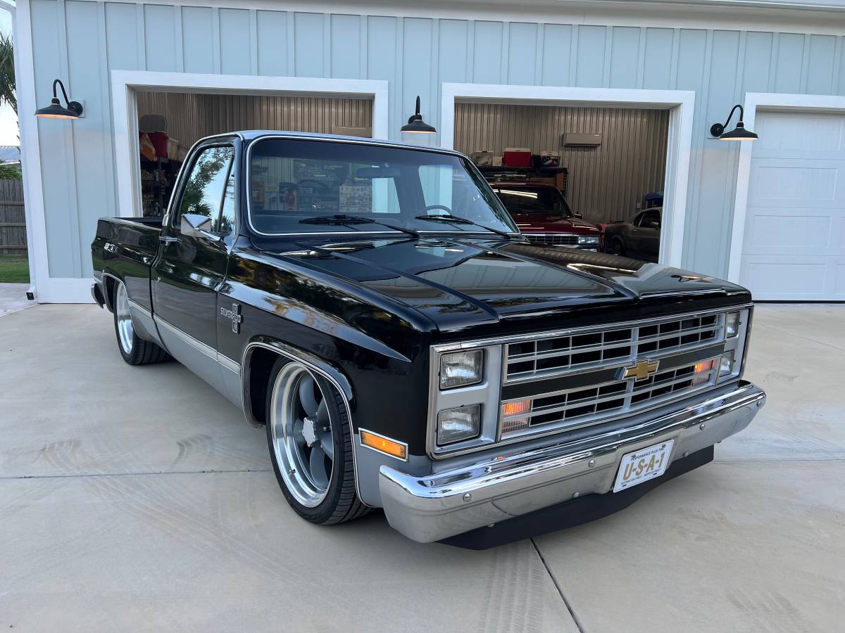 Chevrolet-Silverado-1984-black-73616-13