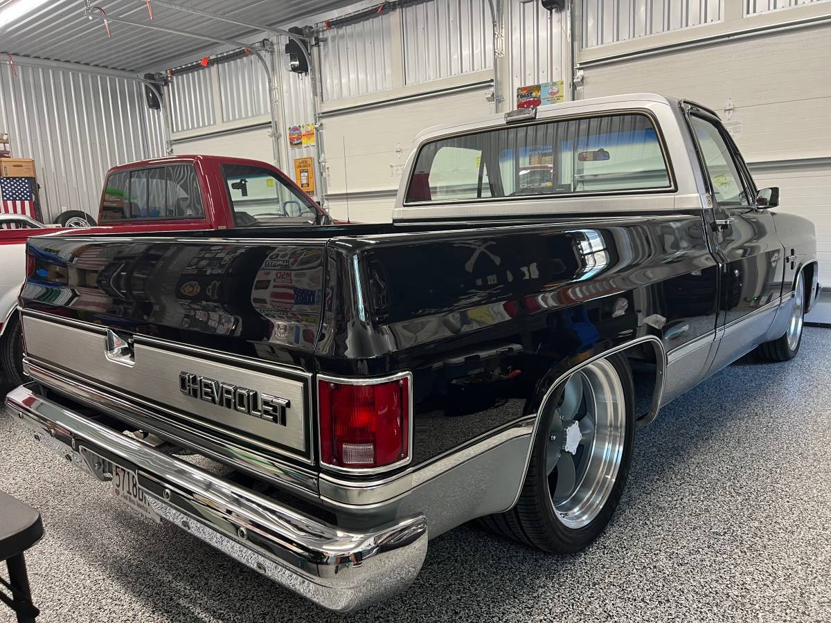 Chevrolet-Silverado-1984-black-73616-16