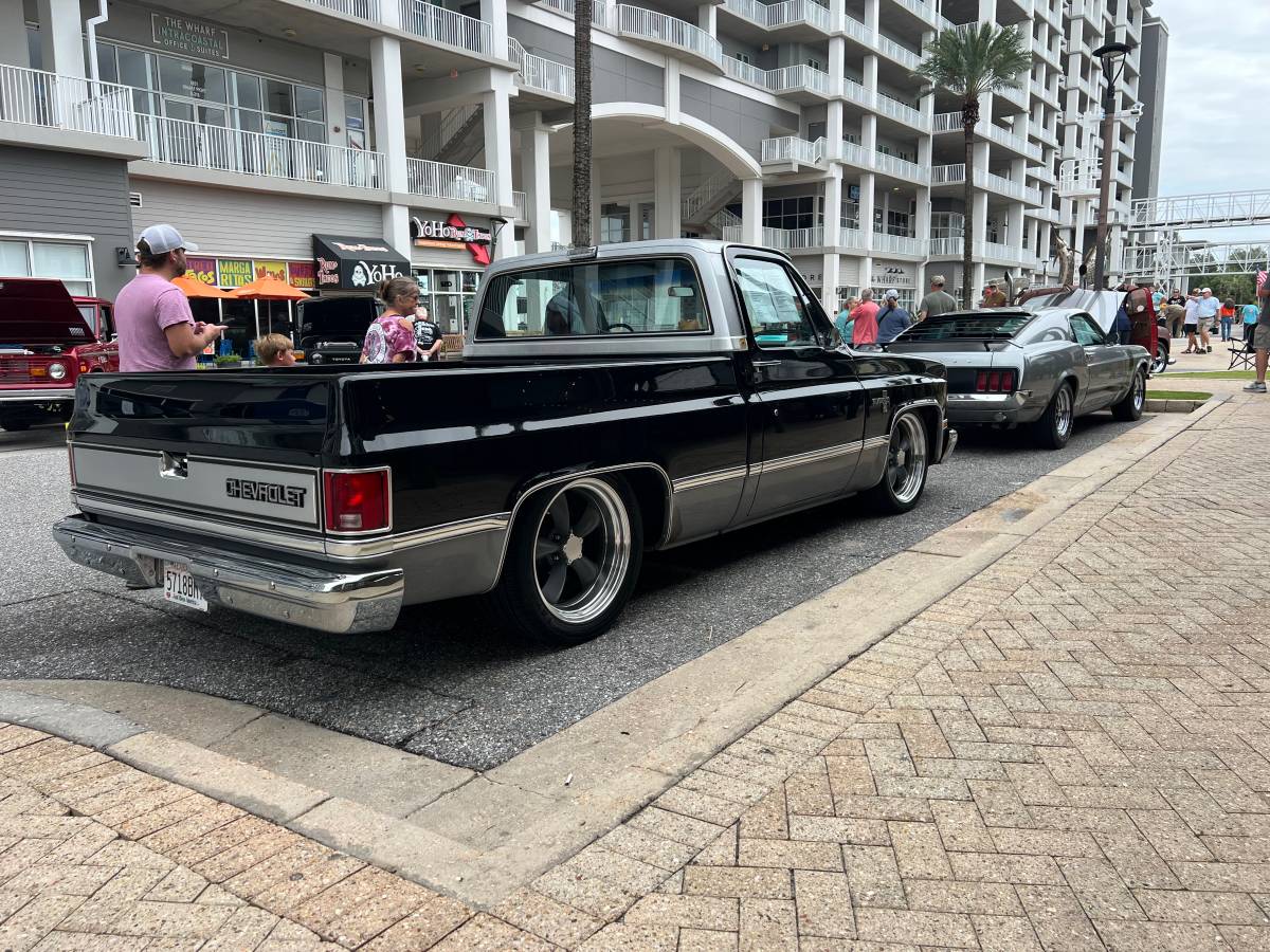 Chevrolet-Silverado-1984-black-73616-17