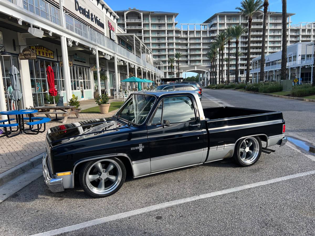 Chevrolet-Silverado-1984-black-73616-18