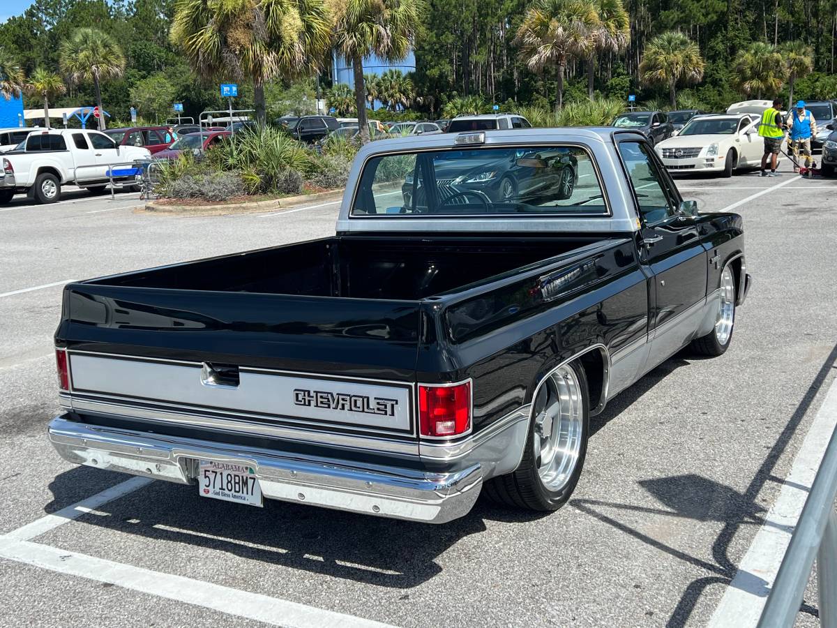 Chevrolet-Silverado-1984-black-73616-19