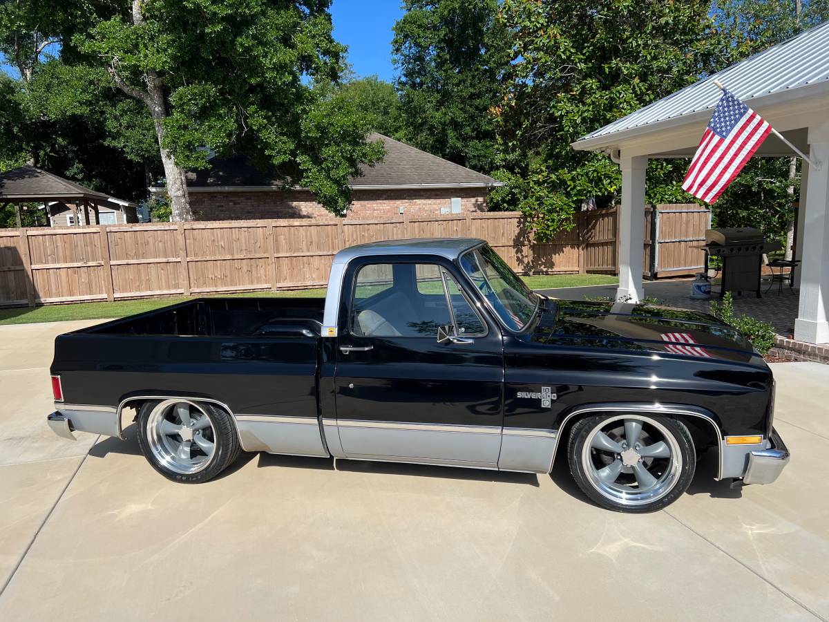 Chevrolet-Silverado-1984-black-73616-20