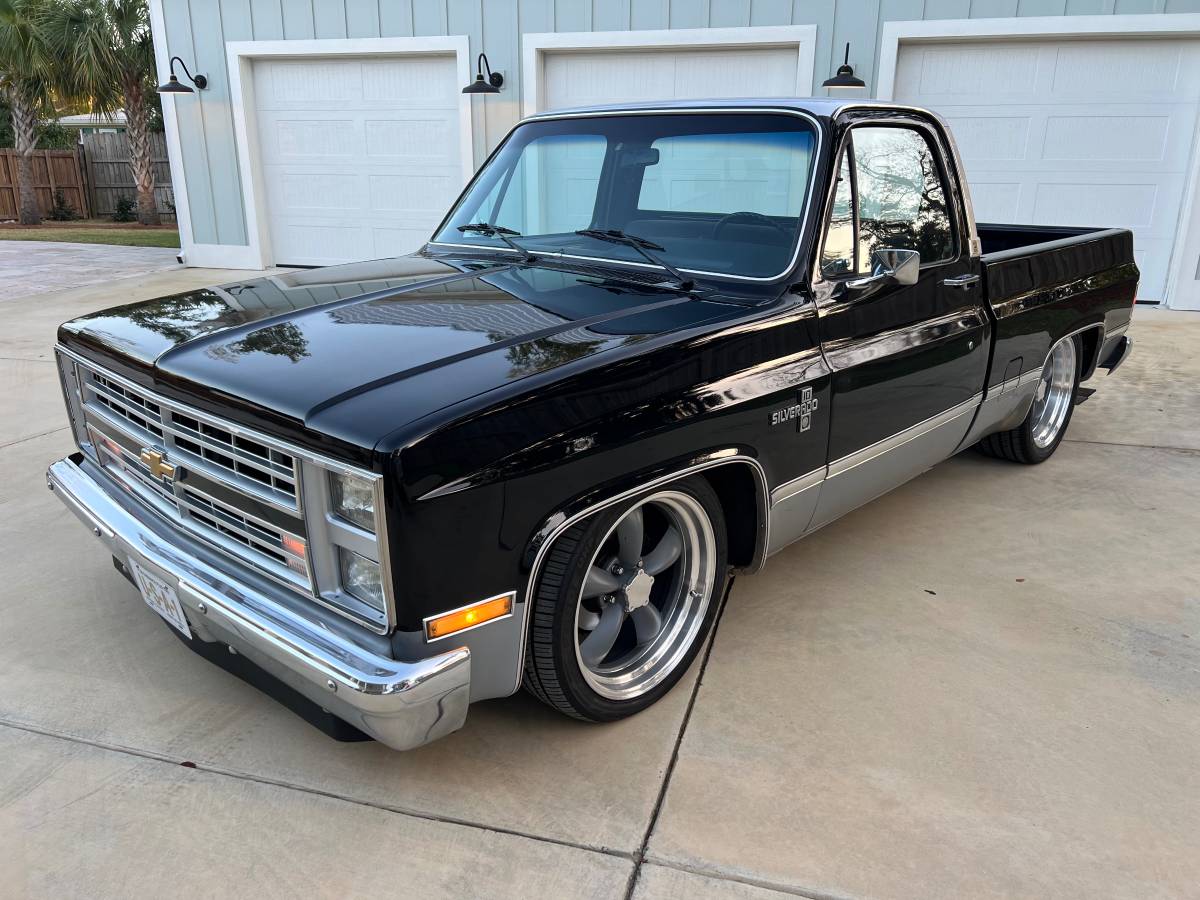 Chevrolet-Silverado-1984-black-73616