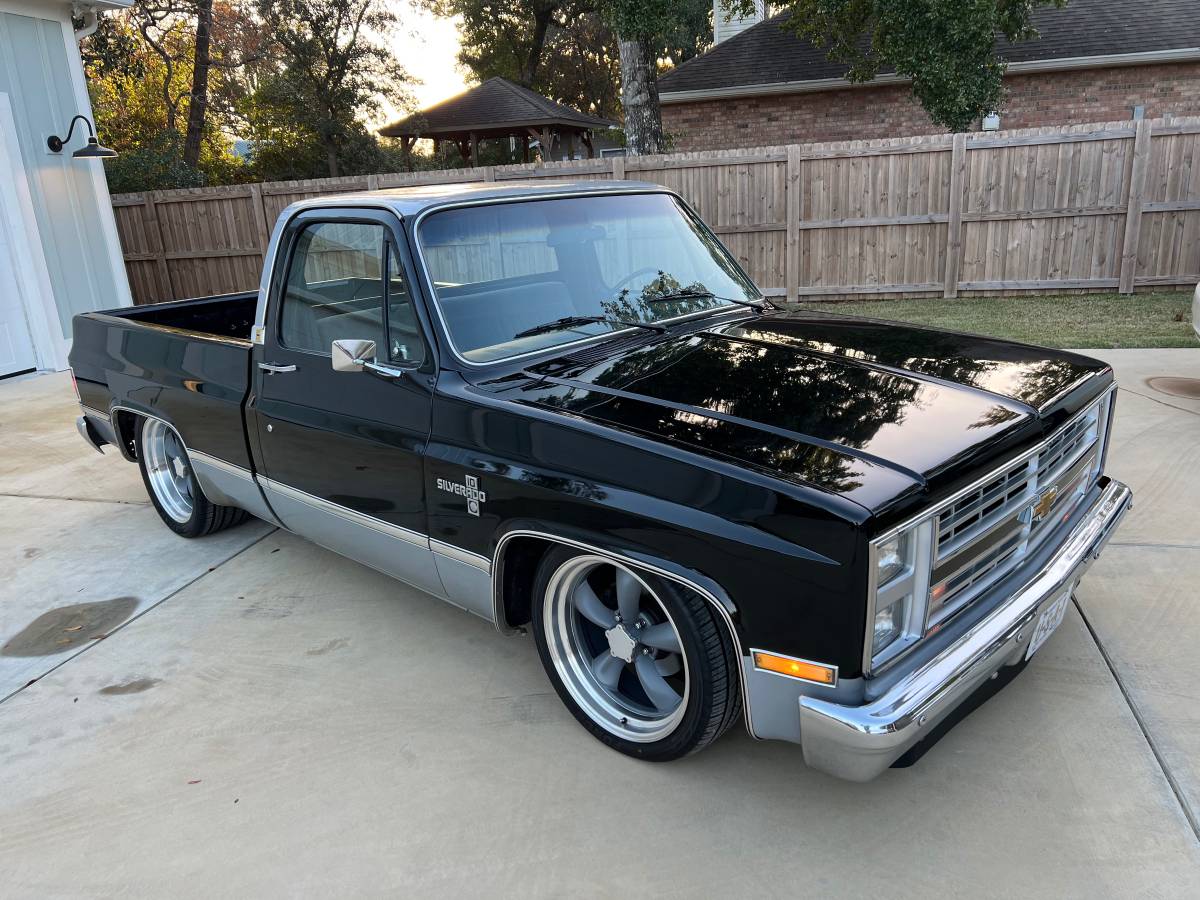 Chevrolet-Silverado-1984-black-73616-3