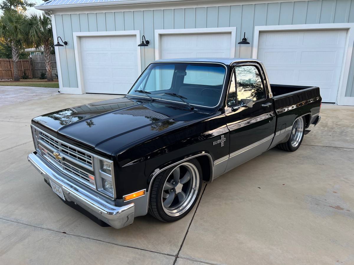 Chevrolet-Silverado-1984-black-73616-6