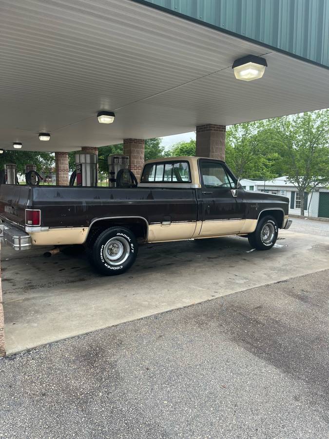 Chevrolet-Silverado-1985-275197-1