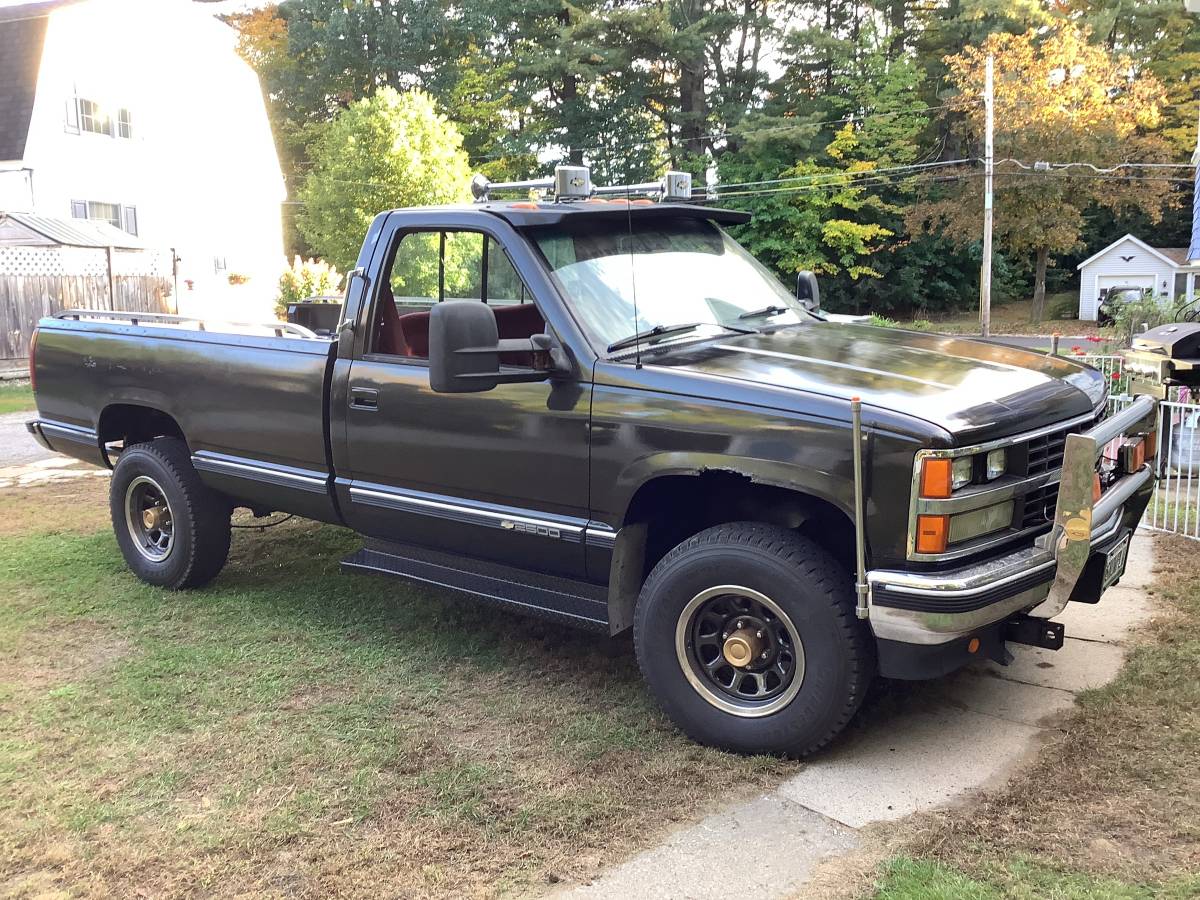 Chevrolet-Silverado-1988-black-265541-3