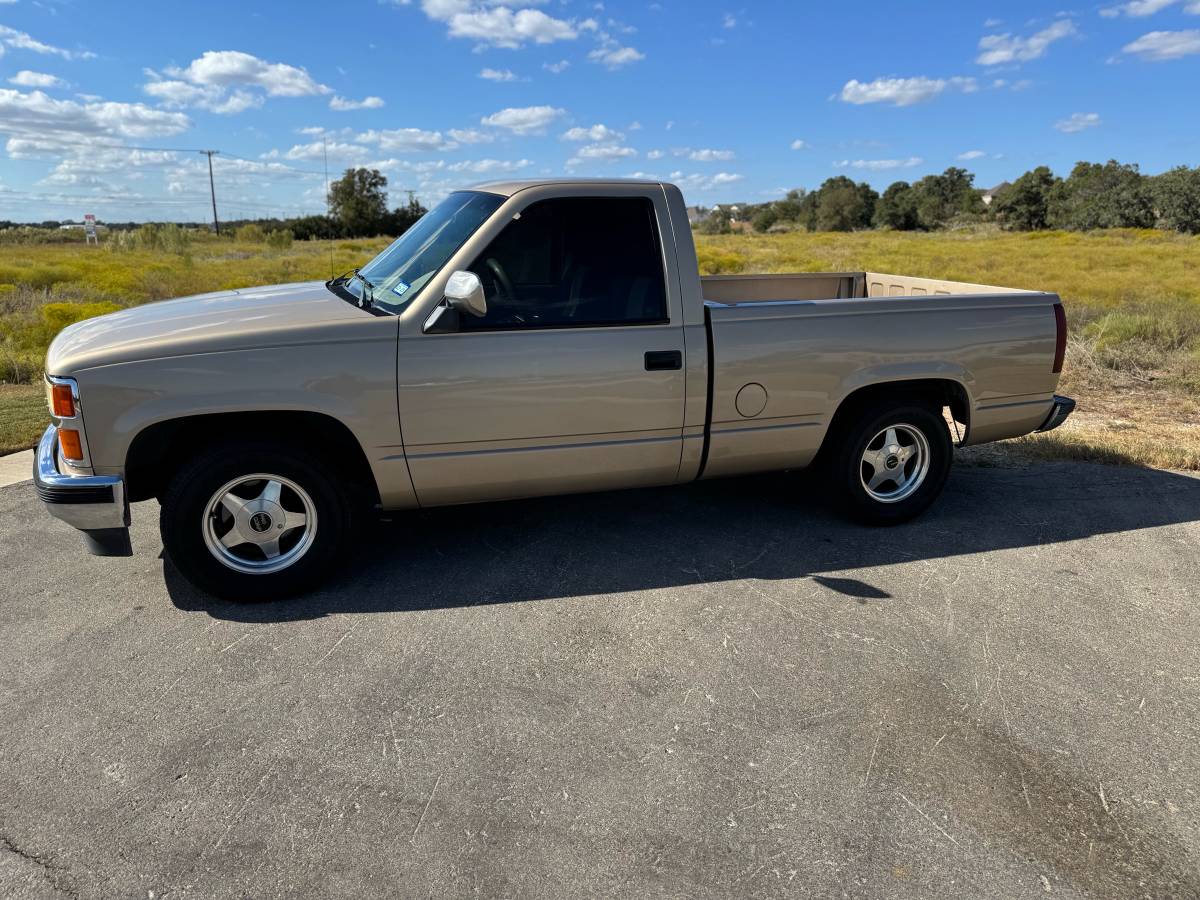 Chevrolet-Silverado-1990-yellow-453554-10