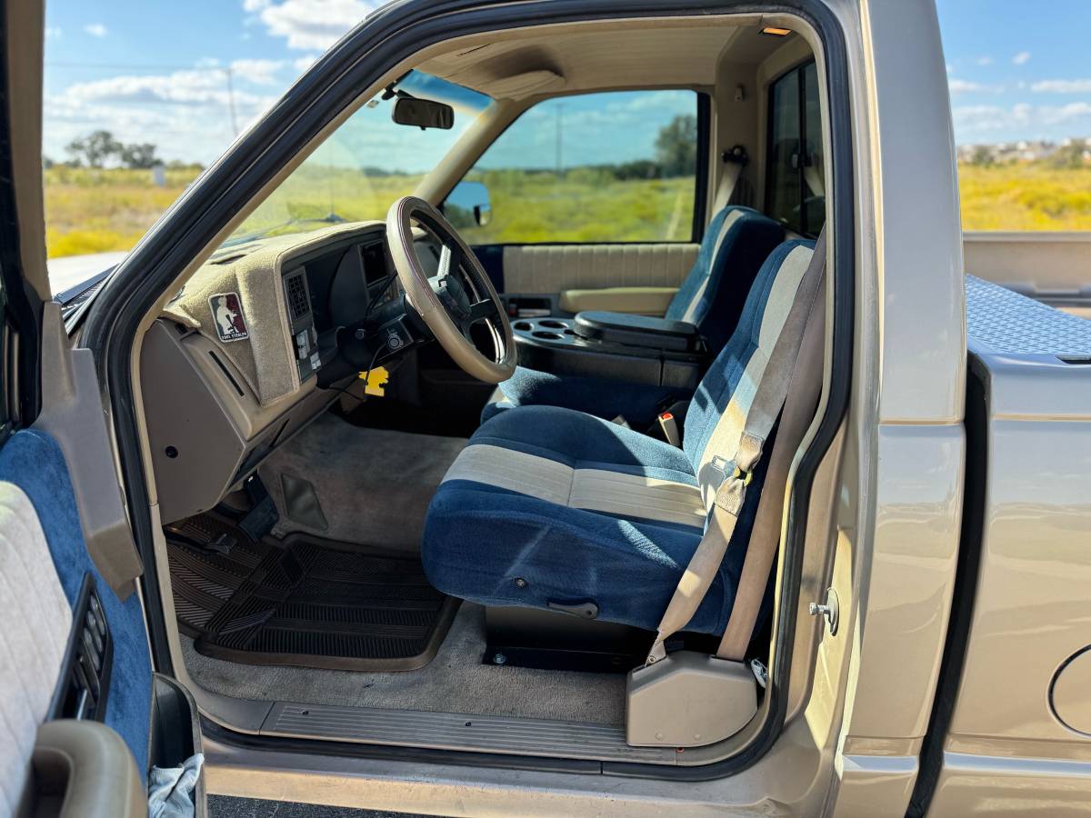 Chevrolet-Silverado-1990-yellow-453554-5