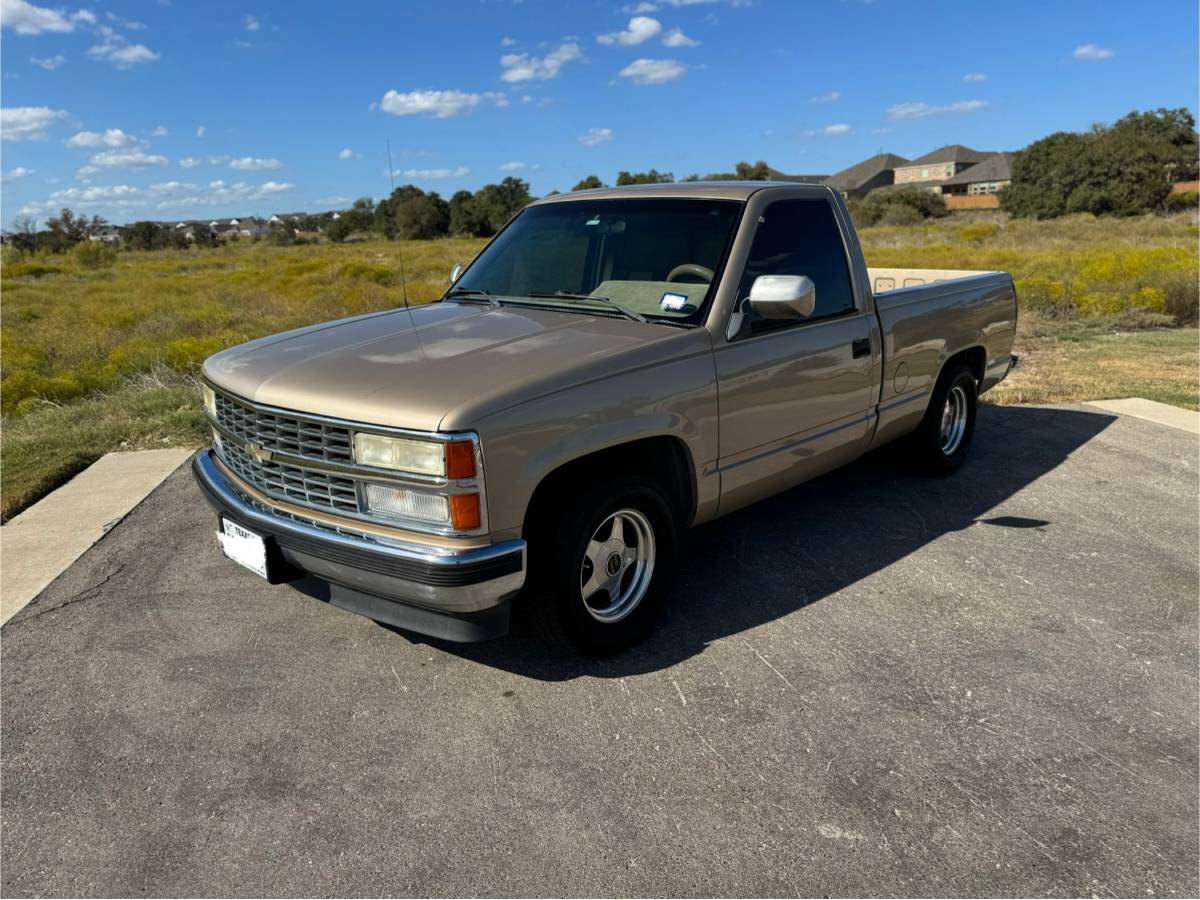 Chevrolet-Silverado-1990-yellow-453554-9