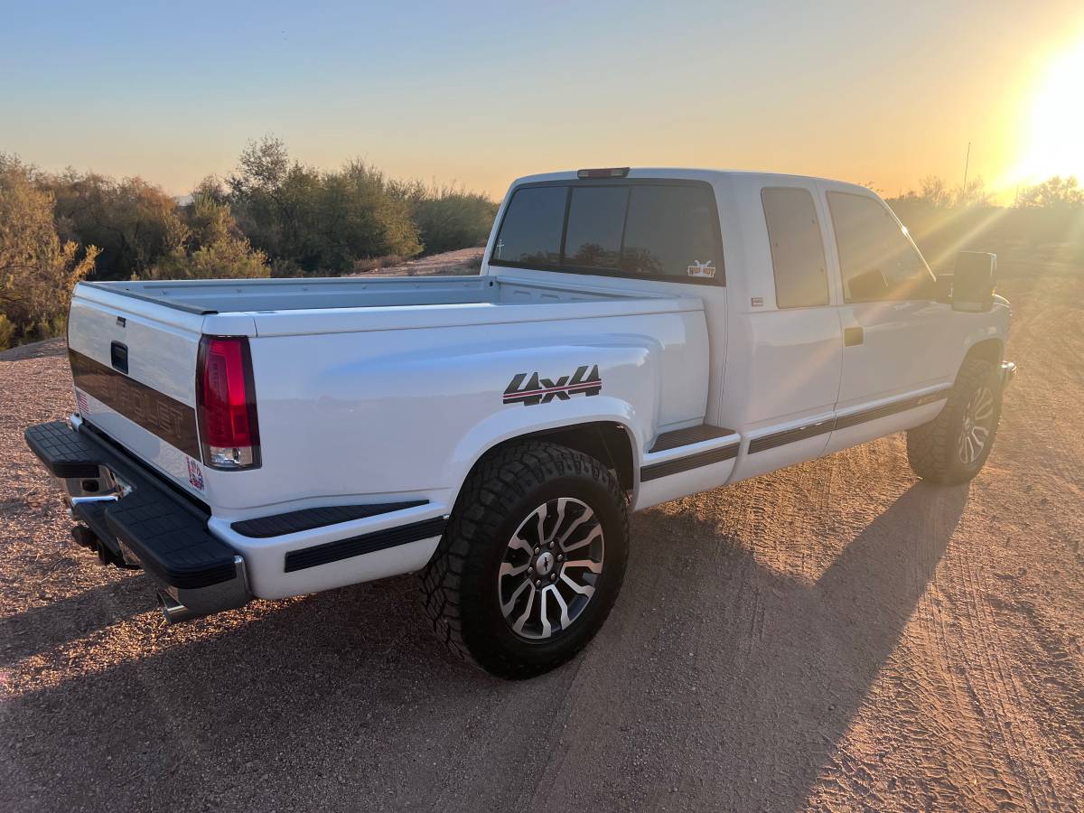 Chevrolet-Silverado-1995-white-259908-3