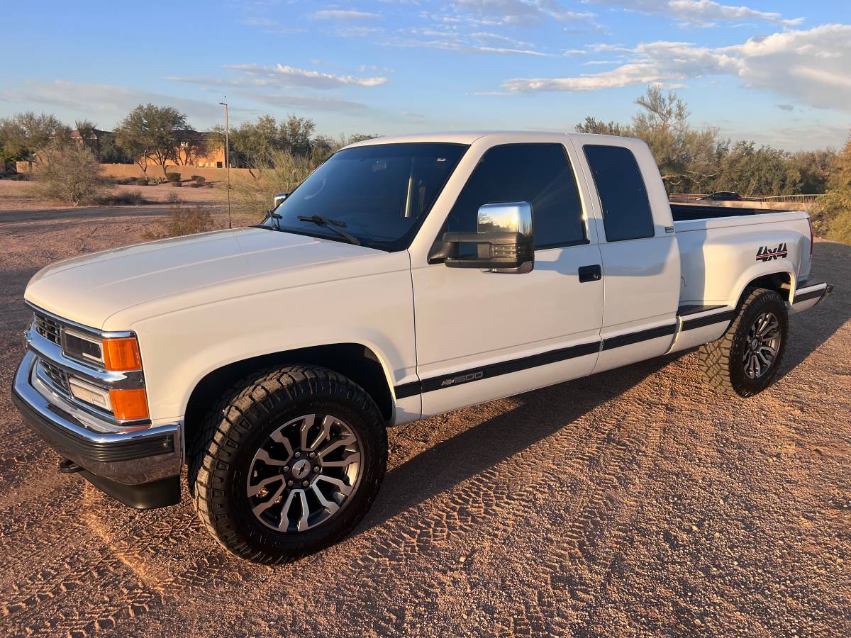 Chevrolet-Silverado-1995-white-259908-4