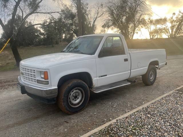 Chevrolet-Silverado-2500-1989-white-391874-1