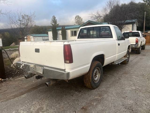 Chevrolet-Silverado-2500-1989-white-391874-3