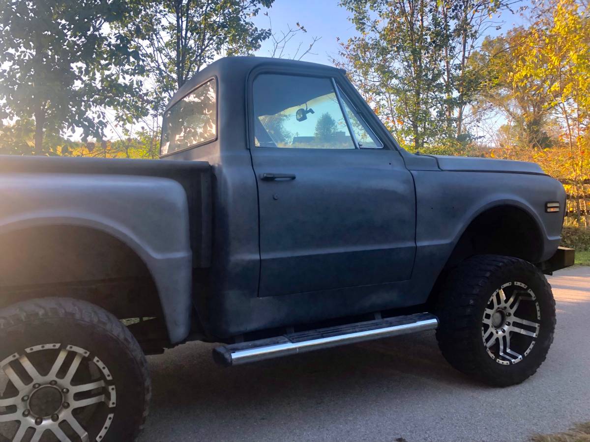 Chevrolet-Silverado-2500hd-1968-custom-805-2