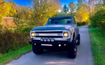 Chevrolet-Silverado-2500hd-1968-custom-805