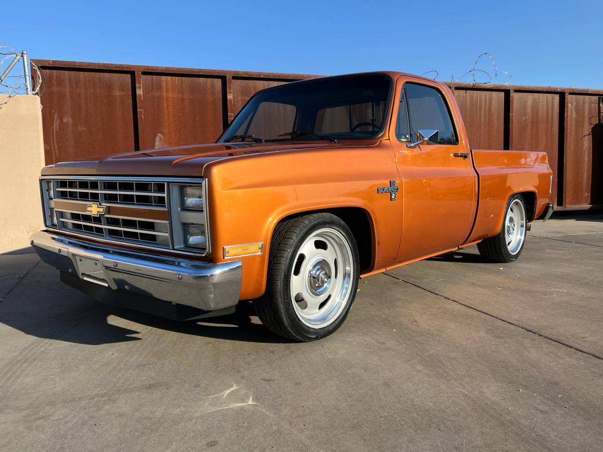 Chevrolet-Silverado-c10-1985-35763