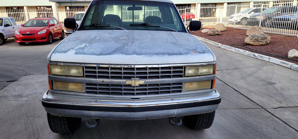 Chevrolet-Silverado-k2500-4x4-1993-silver-188294-1