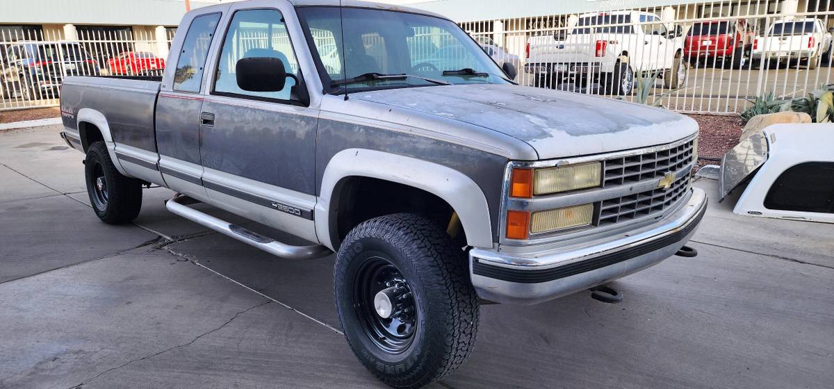 Chevrolet-Silverado-k2500-4x4-1993-silver-188294-2