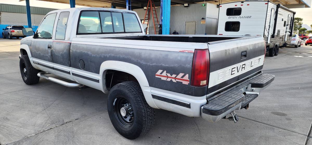 Chevrolet-Silverado-k2500-4x4-1993-silver-188294-5