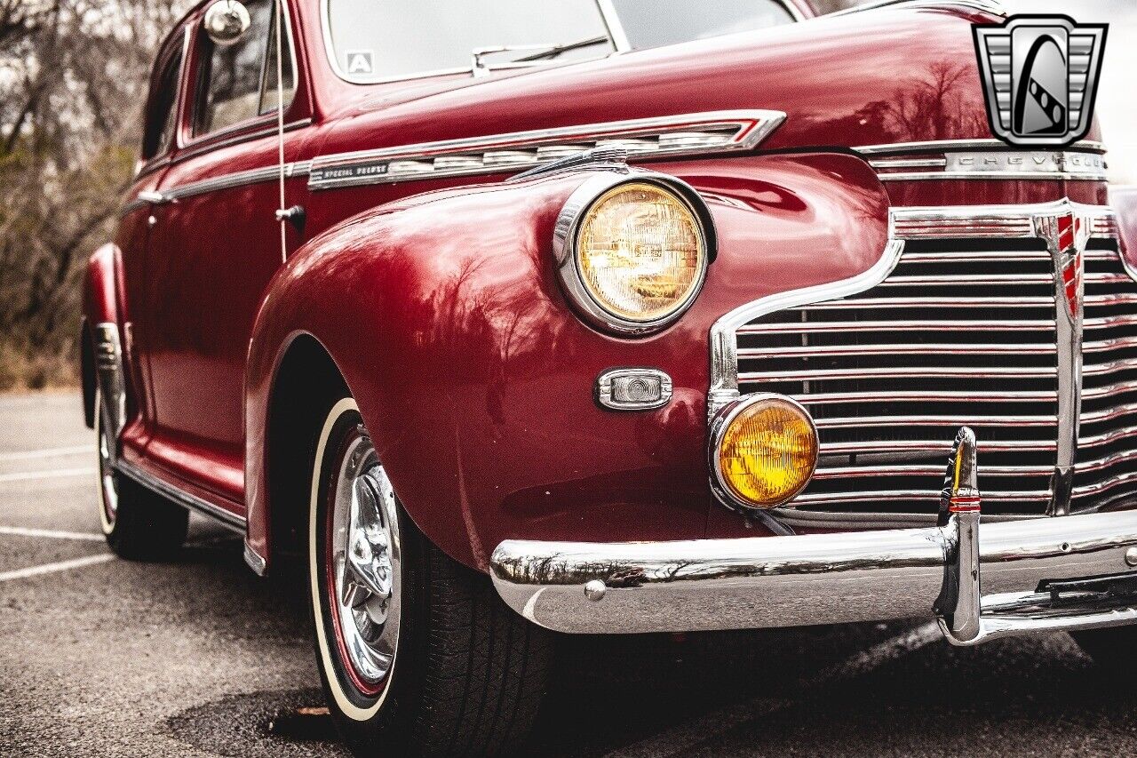 Chevrolet-Special-Deluxe-1941-Red-Tan-145393-11