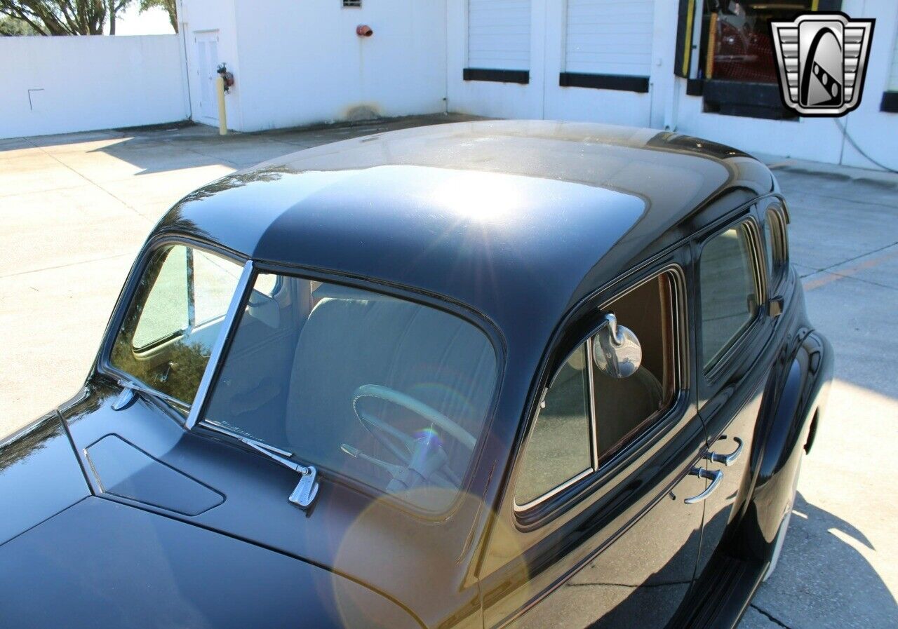 Chevrolet-Special-Deluxe-Berline-1940-Black-Tan-116772-10