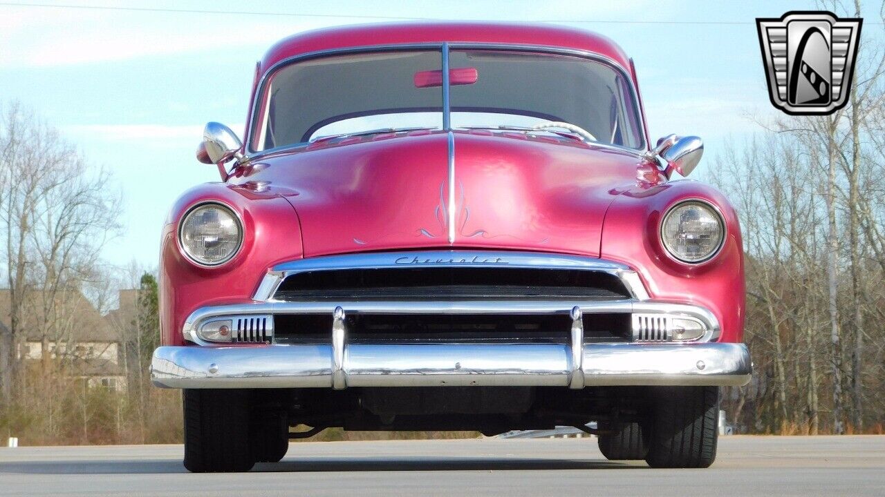 Chevrolet-Special-Deluxe-Coupe-1951-Raspberry-metallic-White-409-2