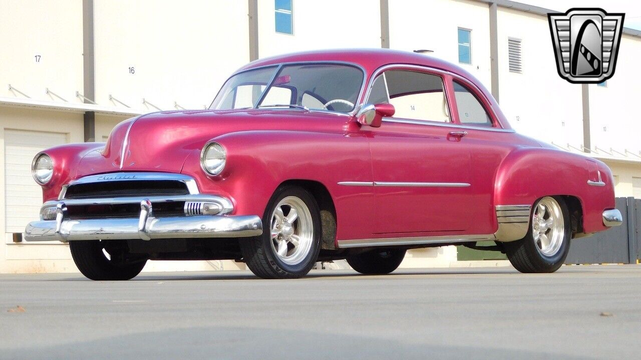 Chevrolet-Special-Deluxe-Coupe-1951-Raspberry-metallic-White-409-3