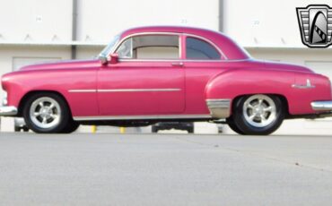 Chevrolet-Special-Deluxe-Coupe-1951-Raspberry-metallic-White-409-4