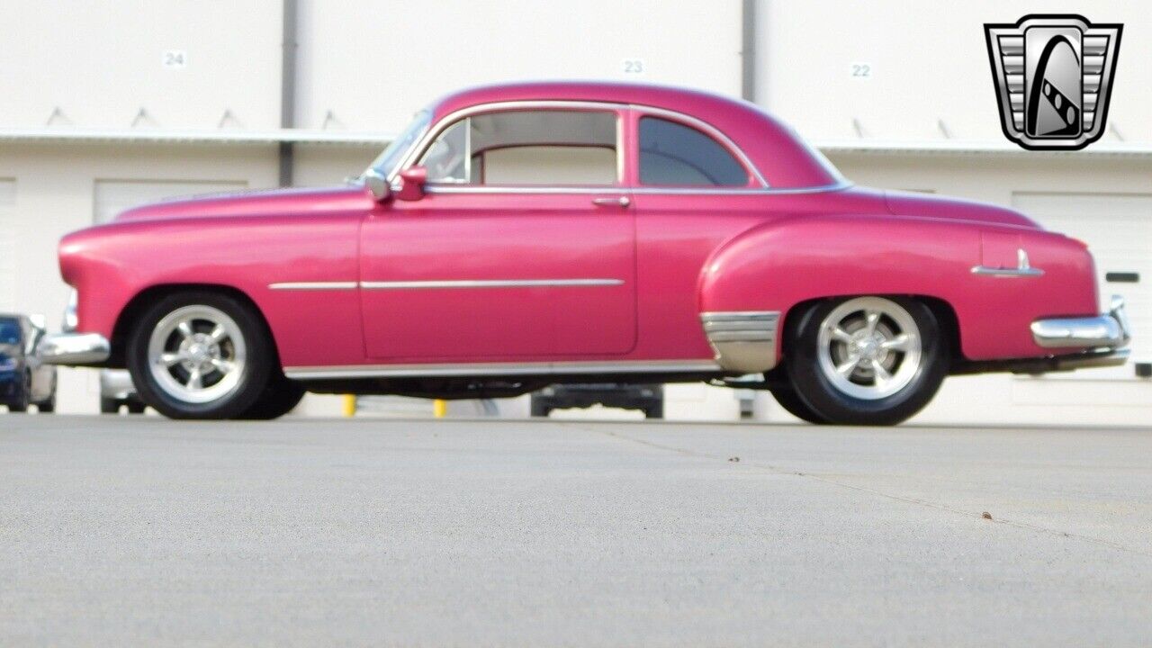 Chevrolet-Special-Deluxe-Coupe-1951-Raspberry-metallic-White-409-4