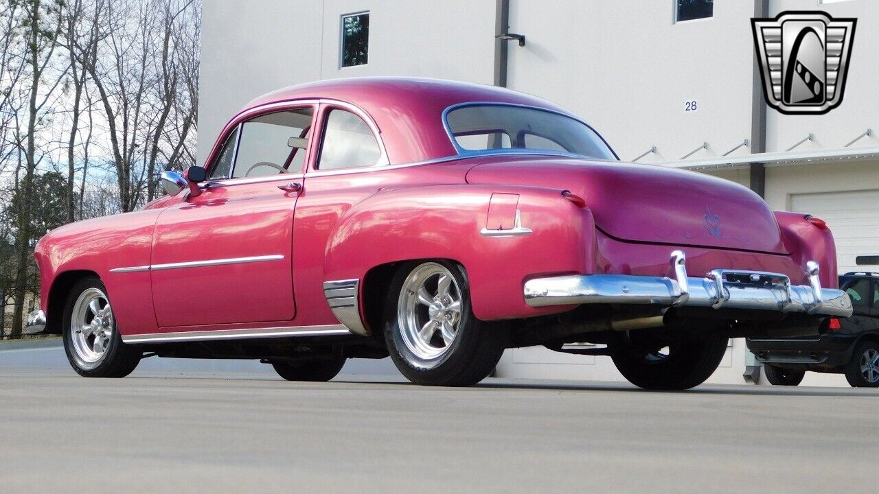 Chevrolet-Special-Deluxe-Coupe-1951-Raspberry-metallic-White-409-5