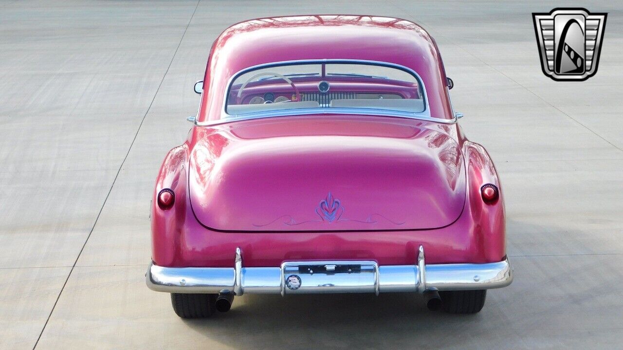 Chevrolet-Special-Deluxe-Coupe-1951-Raspberry-metallic-White-409-6