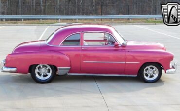 Chevrolet-Special-Deluxe-Coupe-1951-Raspberry-metallic-White-409-8