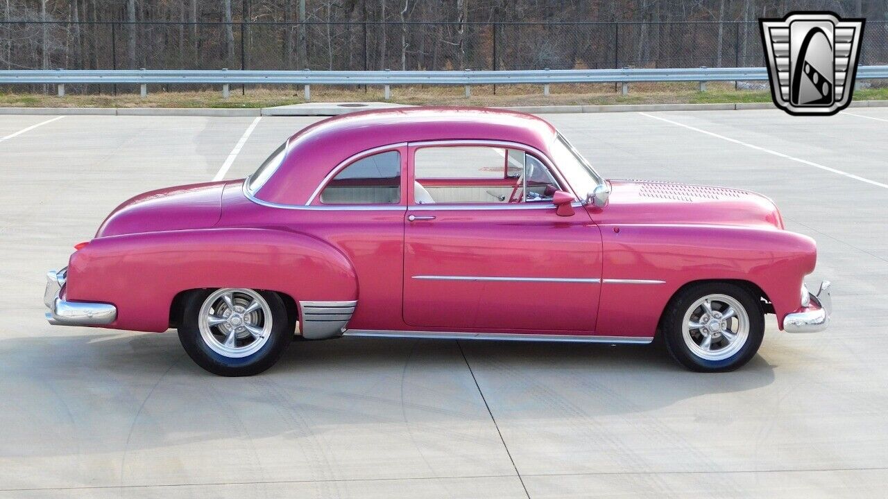 Chevrolet-Special-Deluxe-Coupe-1951-Raspberry-metallic-White-409-8