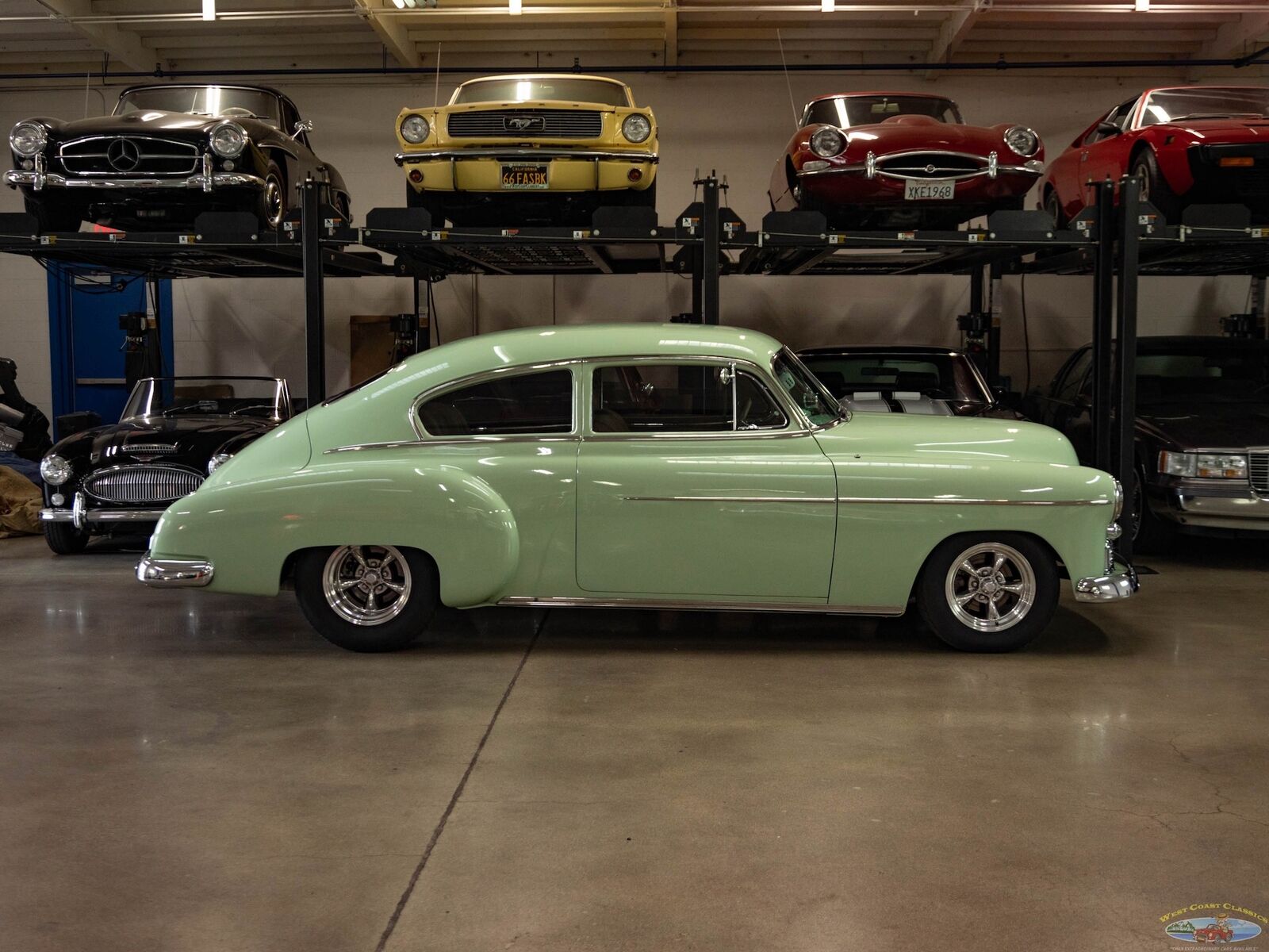 Chevrolet-Special-Fleetline-Berline-1950-Green-Tan-3438-2