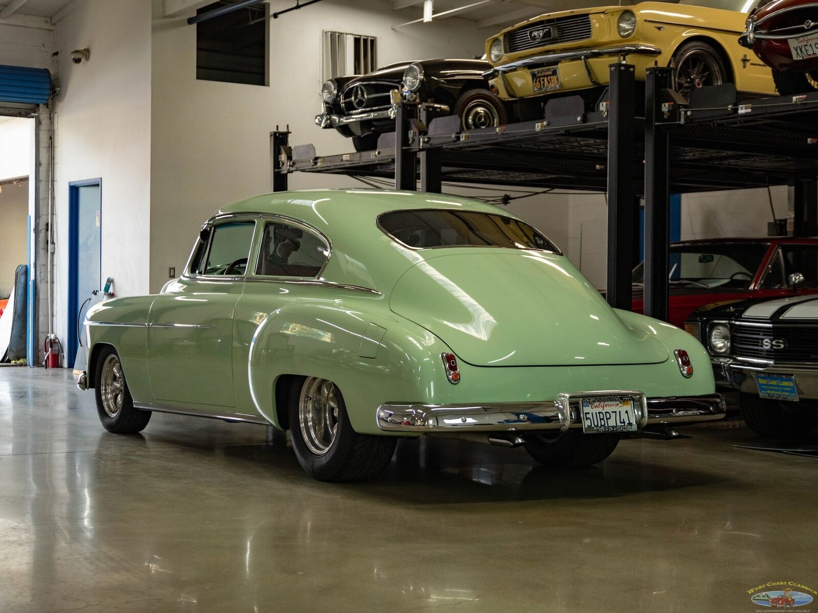 Chevrolet-Special-Fleetline-Berline-1950-Green-Tan-3438-20