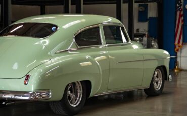 Chevrolet-Special-Fleetline-Berline-1950-Green-Tan-3438-25